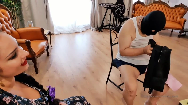 Ezada Sin – nuli is polishing My leather boots HD  (2023 | Mp4)