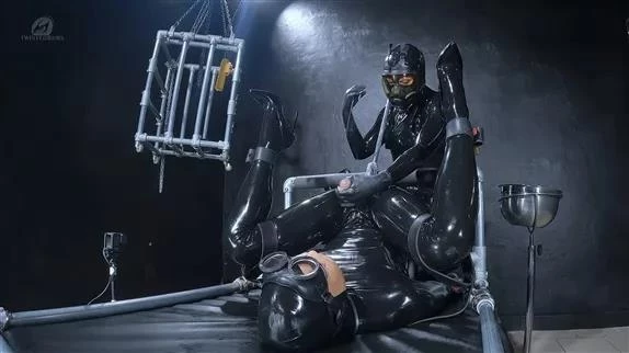 Toilet Doesn't Speak with Lucie Arzti UltraHD/4K  (2024 | MPEG-4)