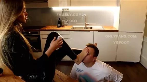 YGoddess - I Want To Stomp Your Face FullHD  (2025 | MPEG-4)