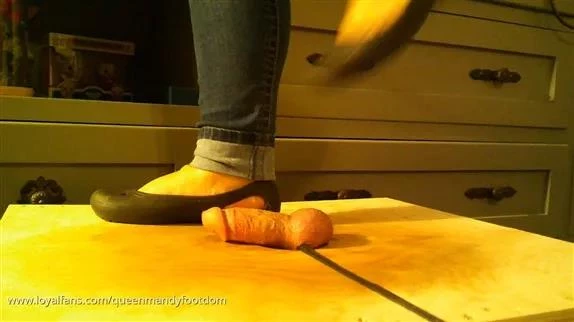 Queen Mandy - Stomping A Cock To Music! HD  (2025 | MPEG-4)